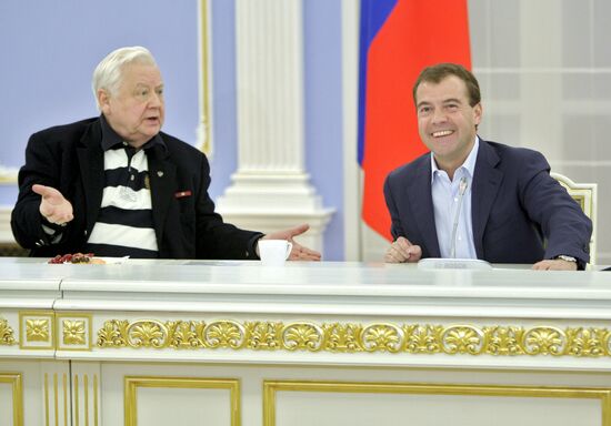 President Medvedev meets Russian theater people