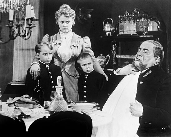 Frame from motion picture "Anna on the neck"