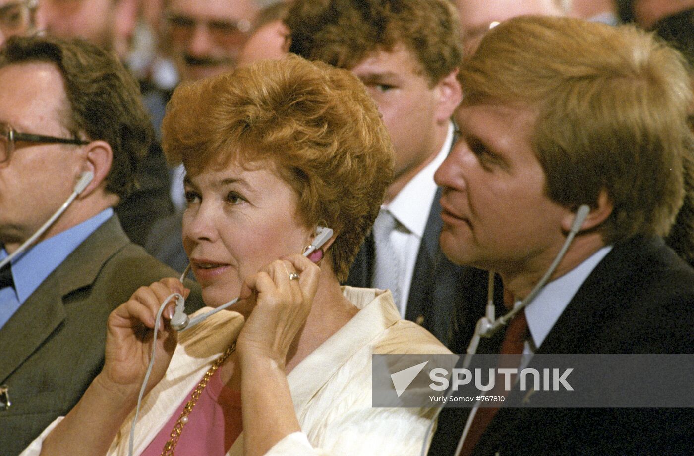 Raisa Gorbacheva during news conference