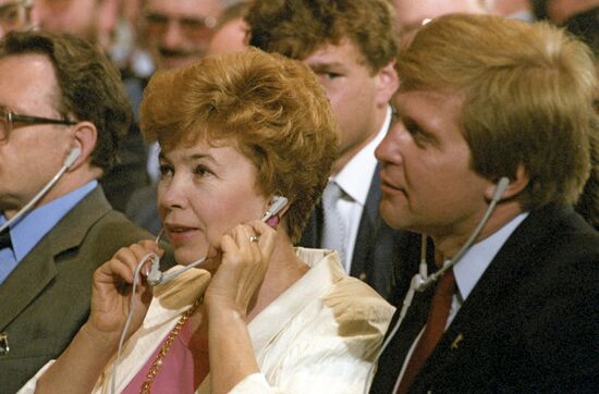 Raisa Gorbacheva during news conference