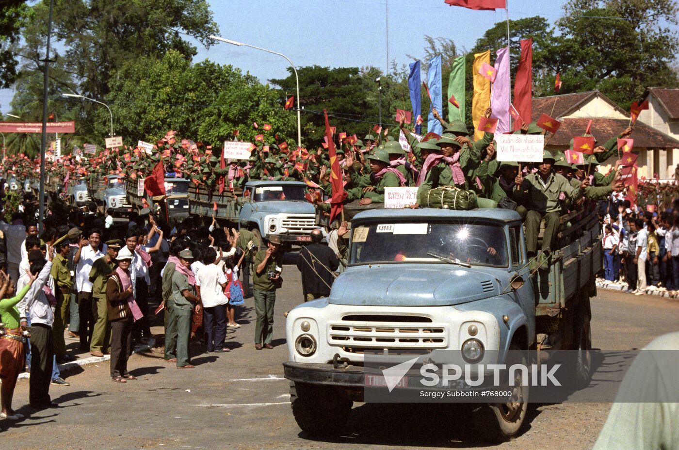 Column of trucks carries Vietnamese volunteer forces