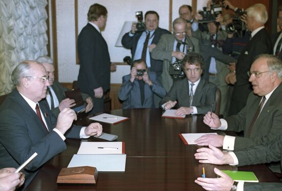 The Moscow visit of the FRG Federal Chancellor Helmut Kohl