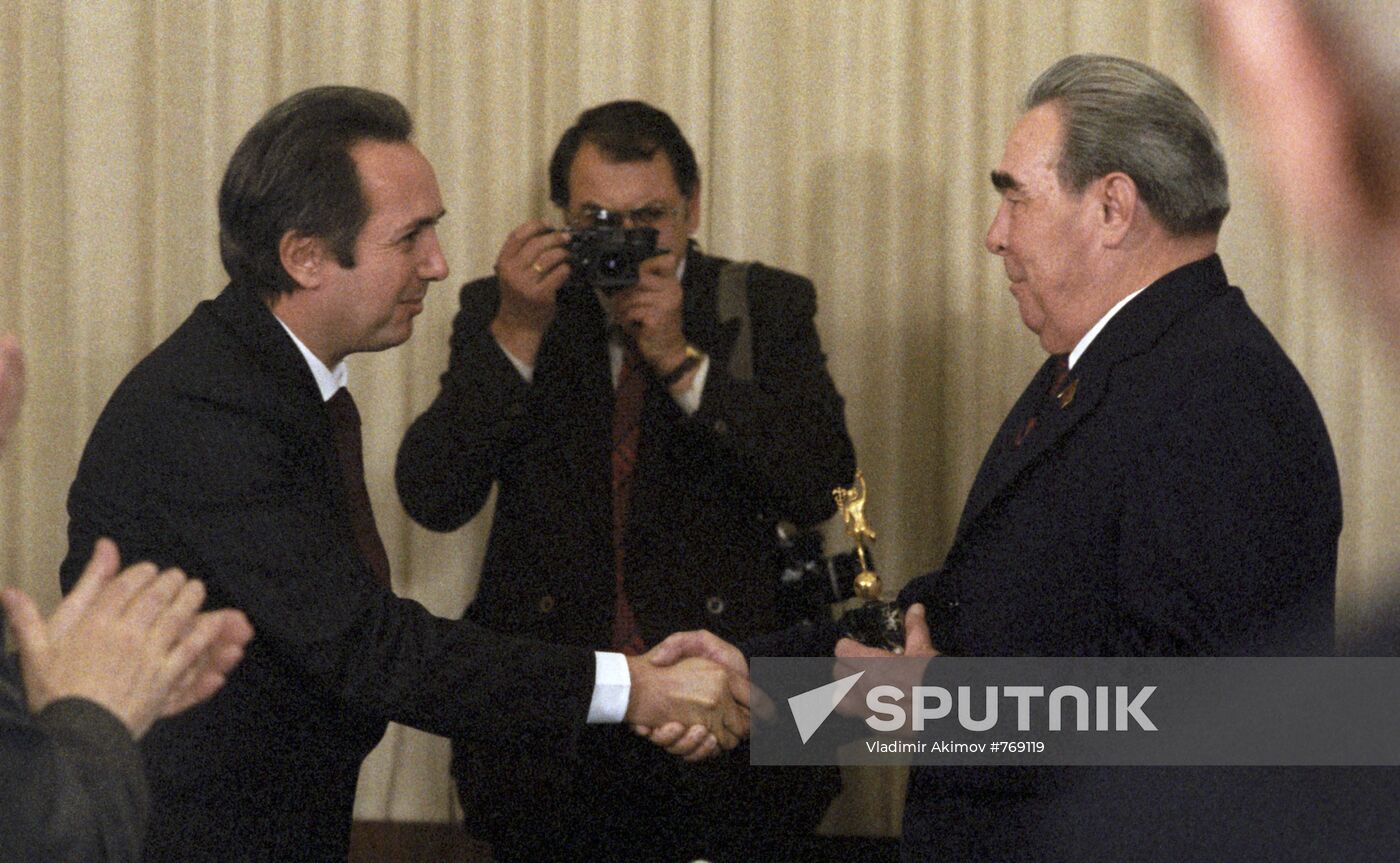 Leonid Brezhnev presented with international Gold Mercury Award