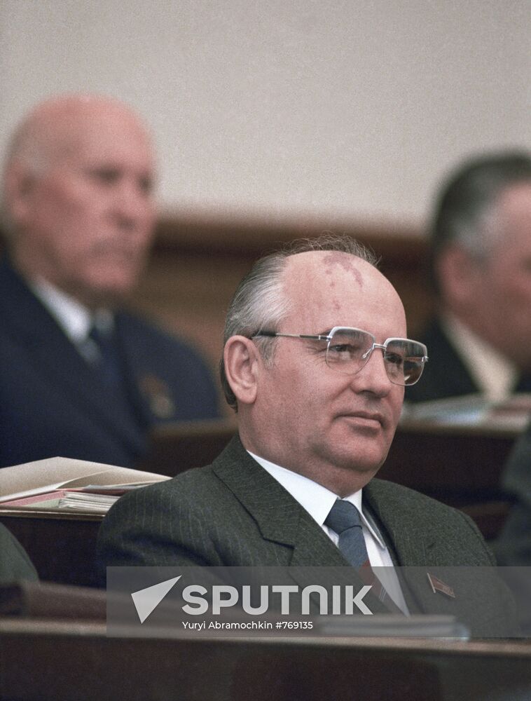 A Session of the Supreme Council of the RSFSR