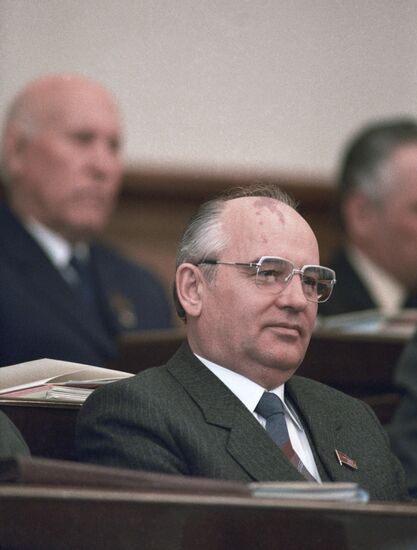 A Session of the Supreme Council of the RSFSR