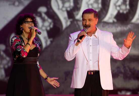 Yadviga Poplavskaya and Alexander Tikhanovich