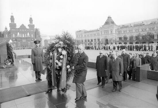 Laying a wreath at the Lenin Mausoleum