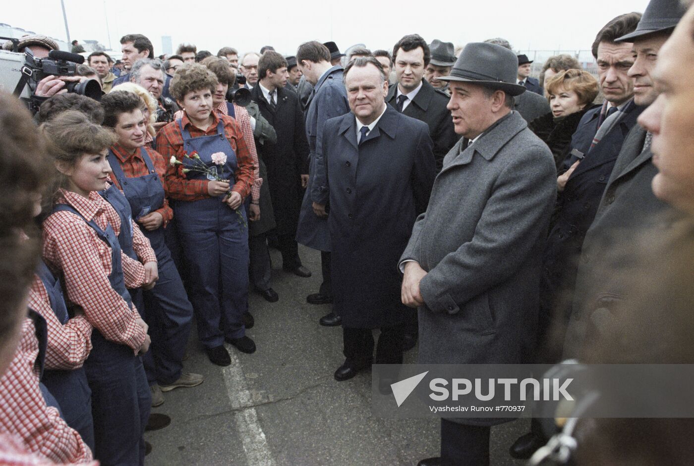 Mikhail Gorbachev visiting Volga Automobile Plant
