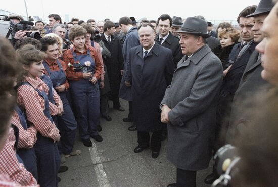 Mikhail Gorbachev visiting Volga Automobile Plant