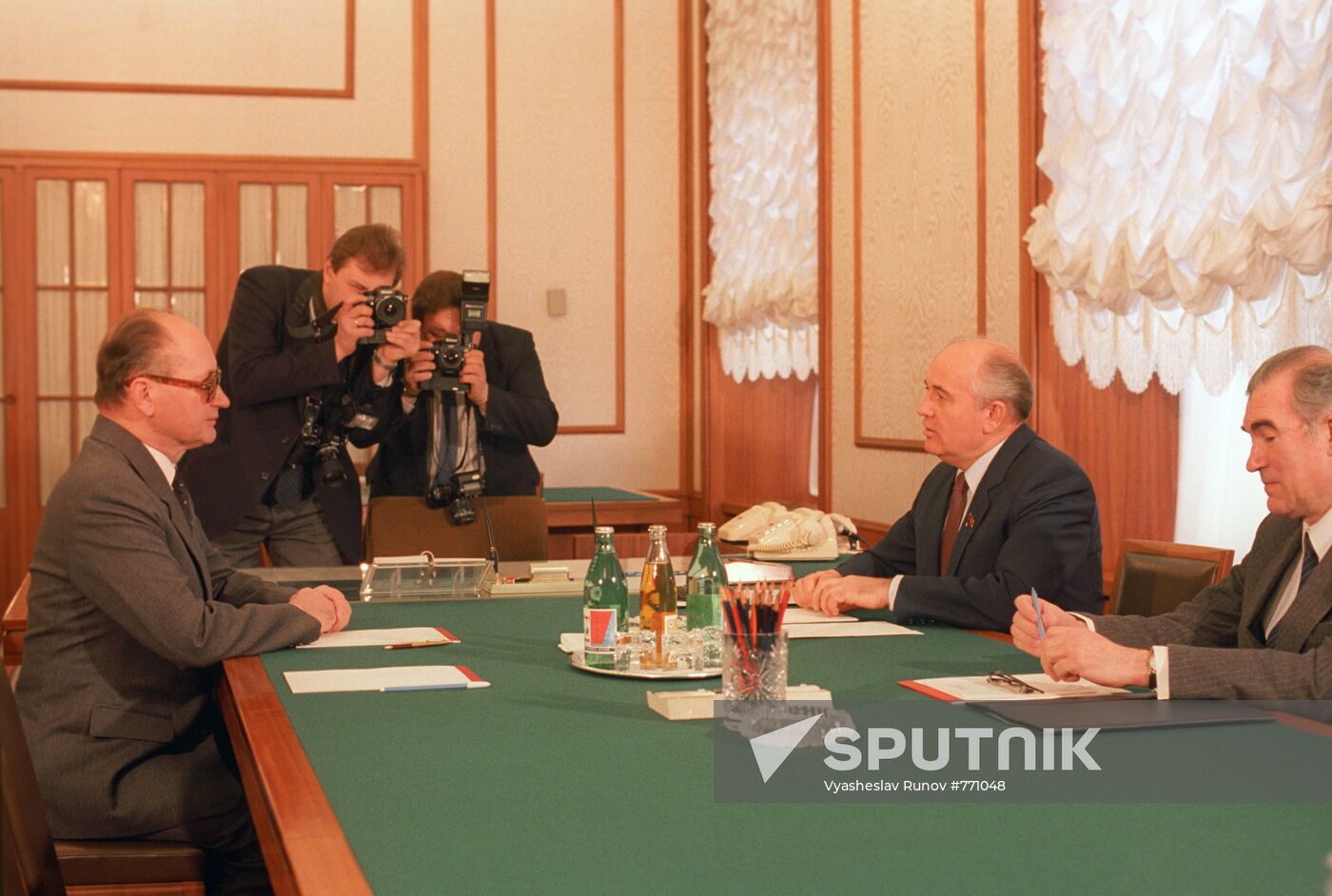 Mikhail Gorbachev and Wojciech Jaruzelski