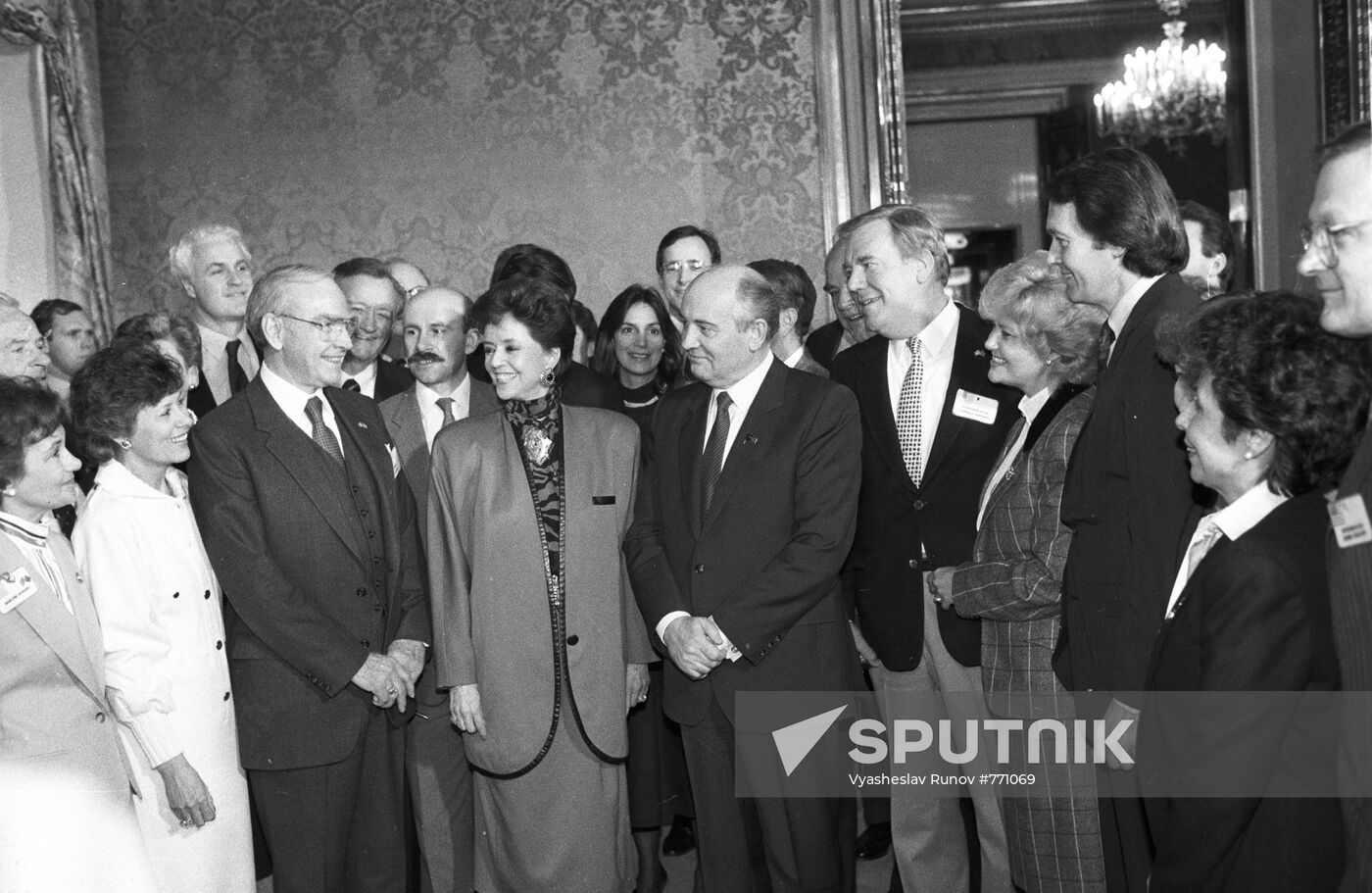 Mikhail Gorbachev meets with U.S. congressmen