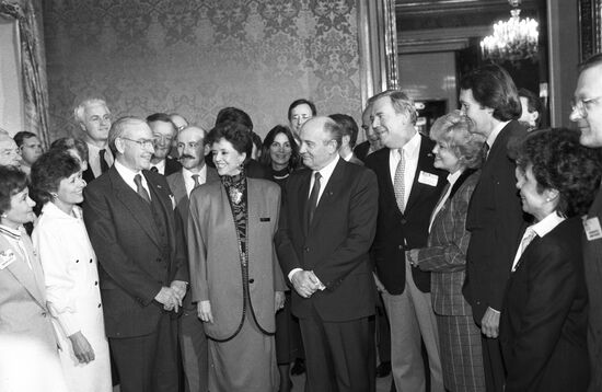 Mikhail Gorbachev meets with U.S. congressmen