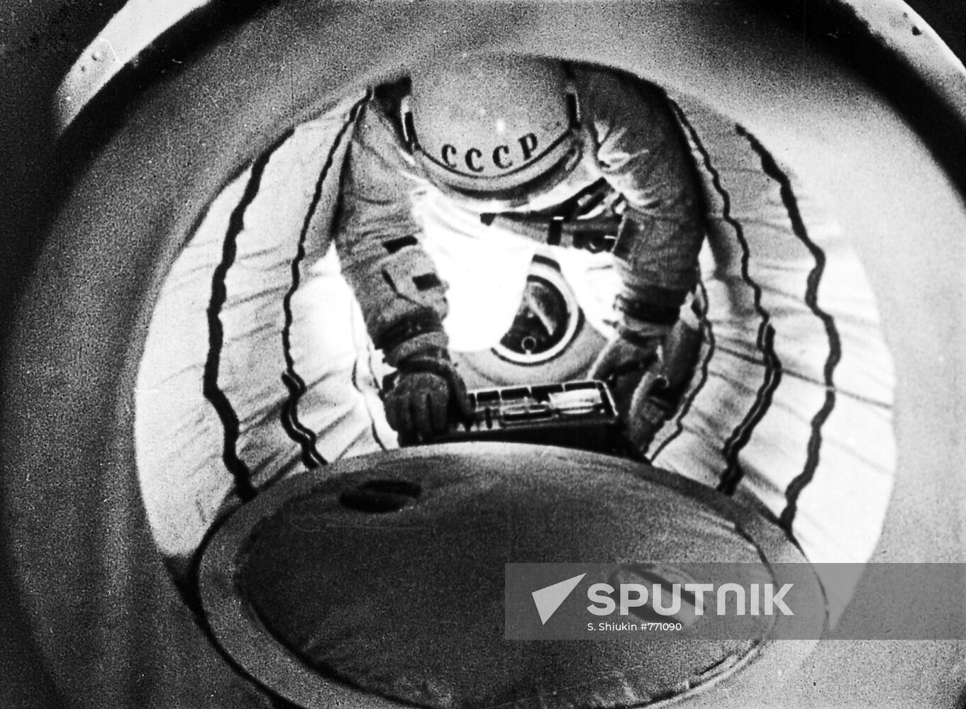 Alexei Leonov on a training spacewalk