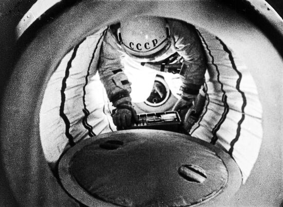 Alexei Leonov on a training spacewalk