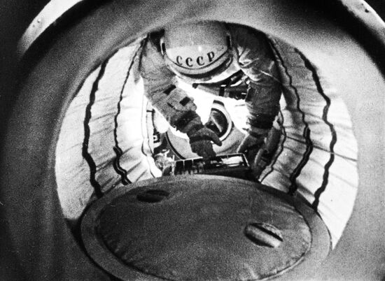 Alexei Leonov drilling spacewalk