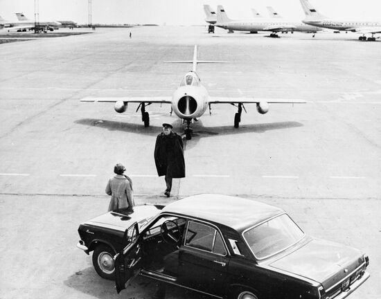 Frame from motion picture "Anna and commander"