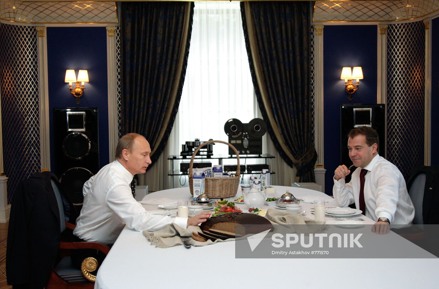 President Medvedev meets with Prime Minister Putin