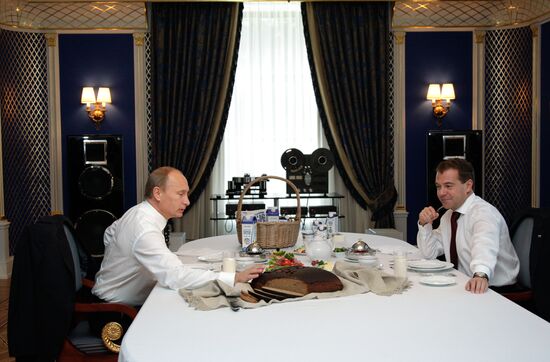 President Medvedev meets with Prime Minister Putin