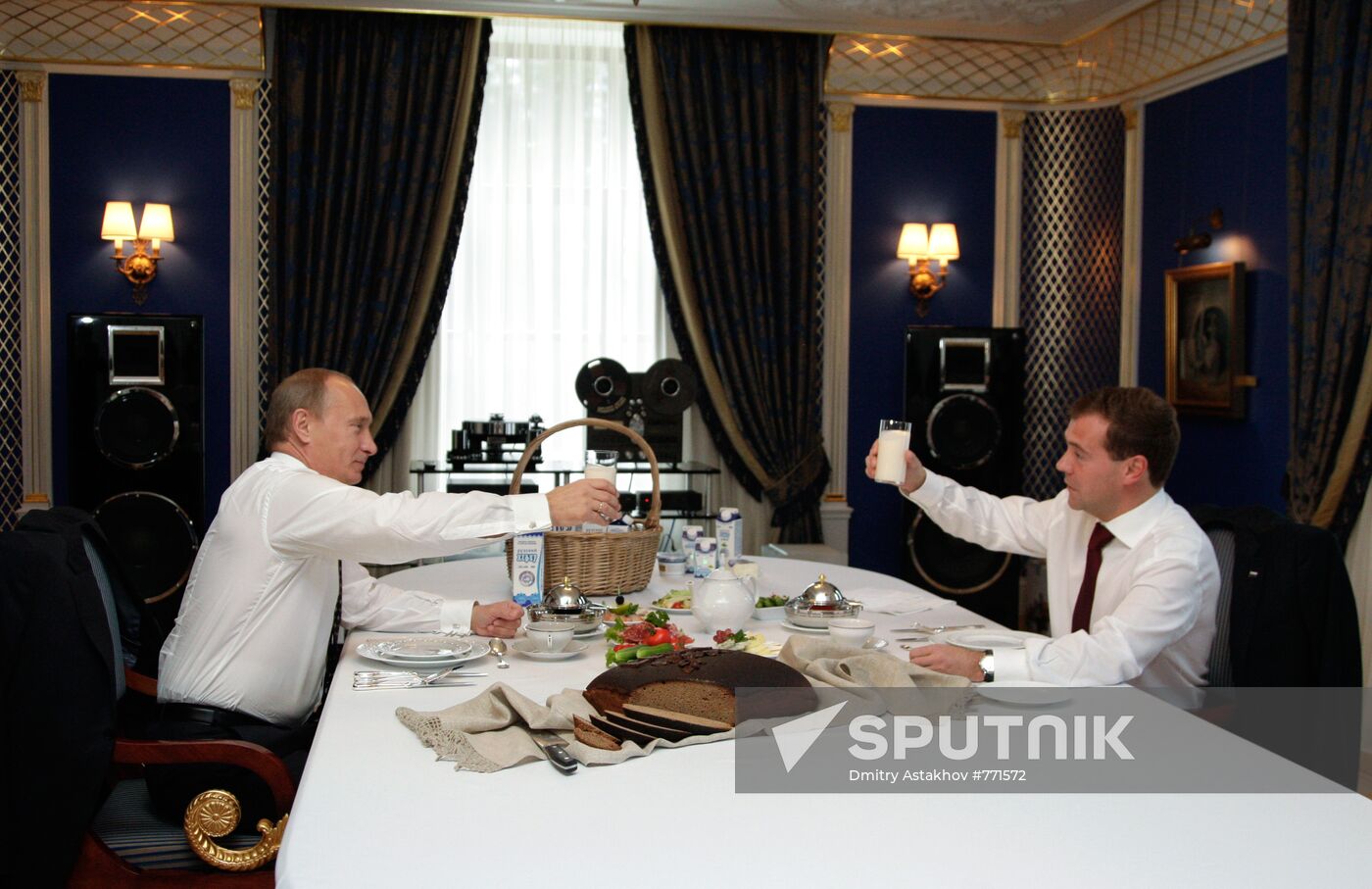 President Medvedev meets with Prime Minister Putin