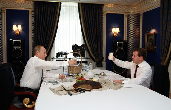 President Medvedev meets with Prime Minister Putin