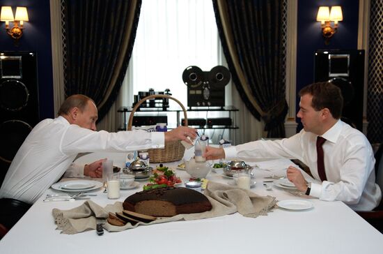 President Medvedev meets with Prime Minister Putin