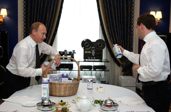 President Medvedev meets with Prime Minister Putin