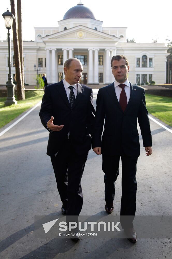 President Medvedev meets with Prime Minister Putin
