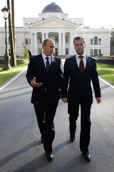 President Medvedev meets with Prime Minister Putin