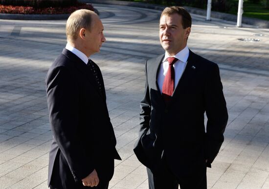 President Medvedev meets with Prime Minister Putin