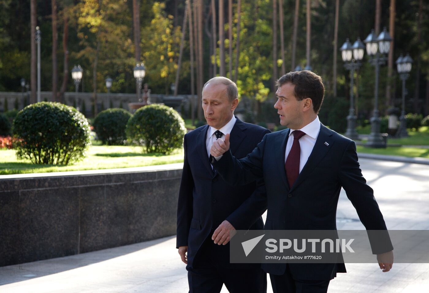 President Medvedev meets with Prime Minister Putin