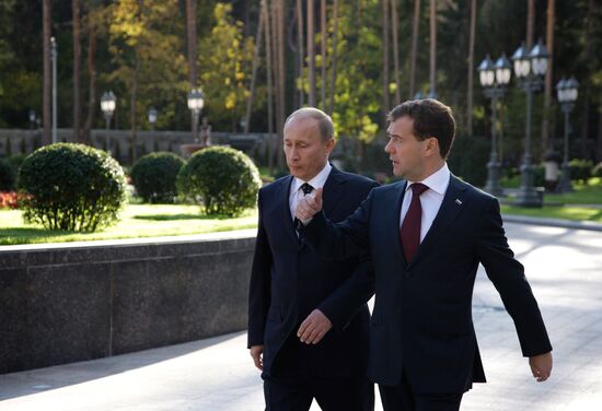 President Medvedev meets with Prime Minister Putin