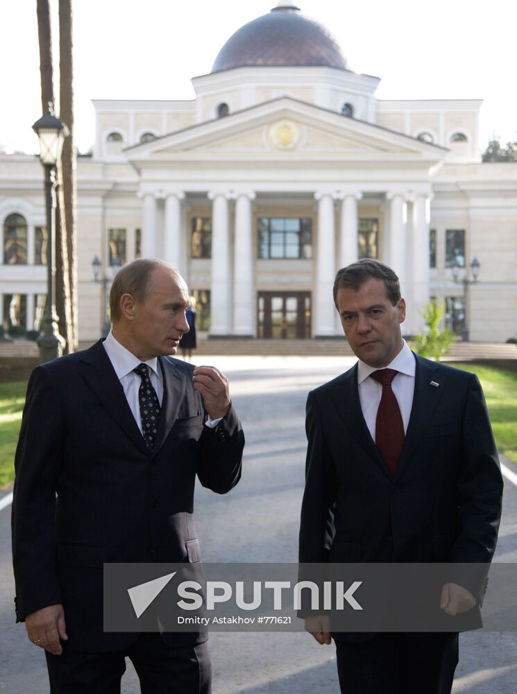 President Medvedev meets with Prime Minister Putin