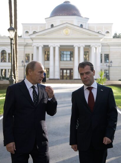 President Medvedev meets with Prime Minister Putin