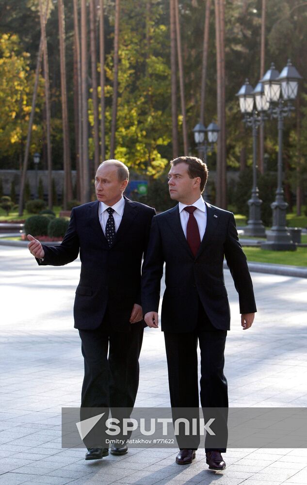 President Medvedev meets with Prime Minister Putin