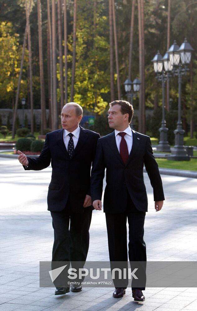 President Medvedev meets with Prime Minister Putin
