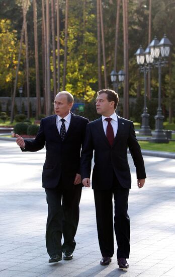 President Medvedev meets with Prime Minister Putin