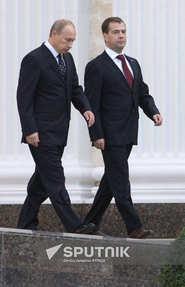 President Medvedev meets with Prime Minister Putin