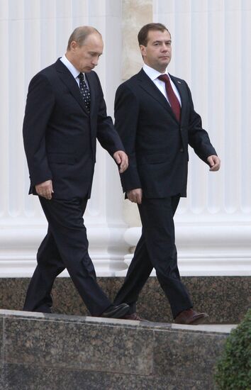 President Medvedev meets with Prime Minister Putin