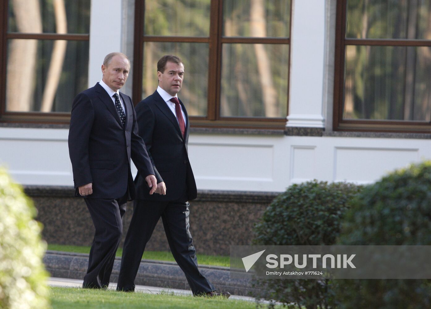 President Medvedev meets with Prime Minister Putin
