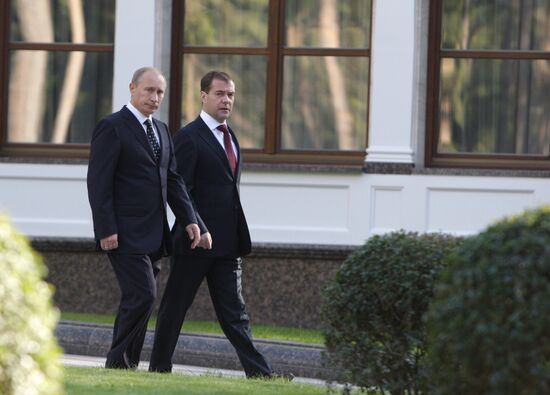 President Medvedev meets with Prime Minister Putin