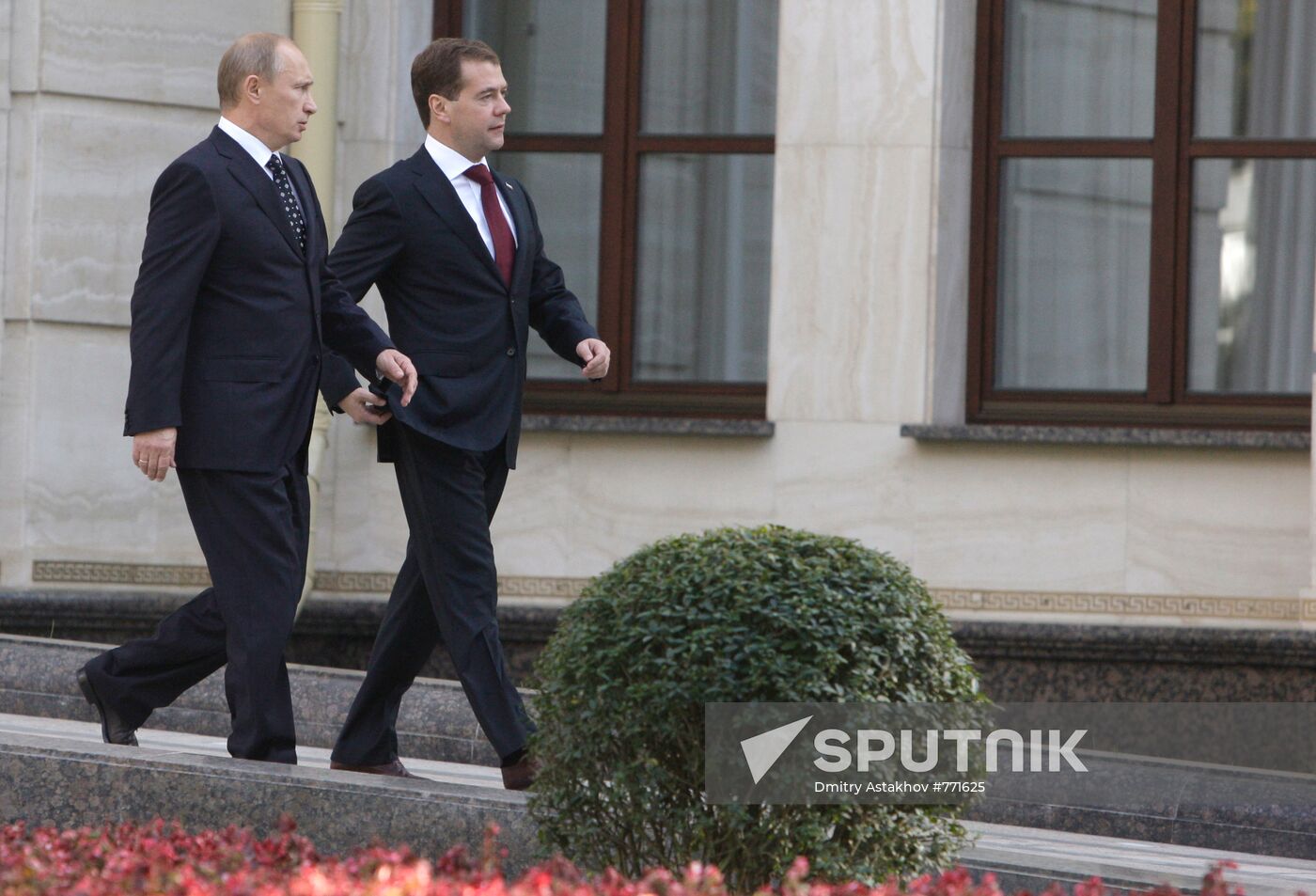 President Medvedev meets with Prime Minister Putin