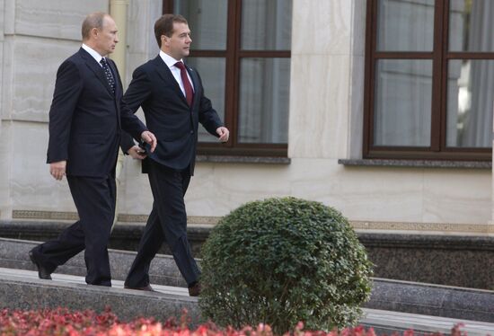 President Medvedev meets with Prime Minister Putin