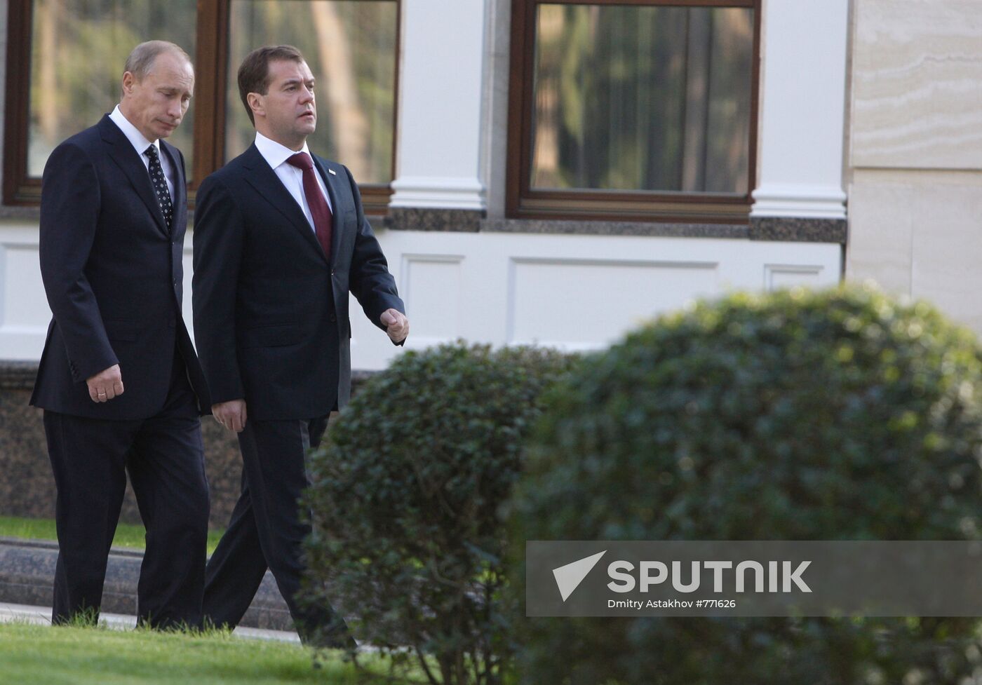 President Medvedev meets with Prime Minister Putin