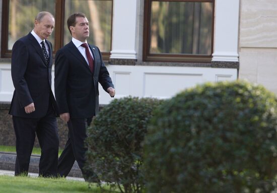 President Medvedev meets with Prime Minister Putin