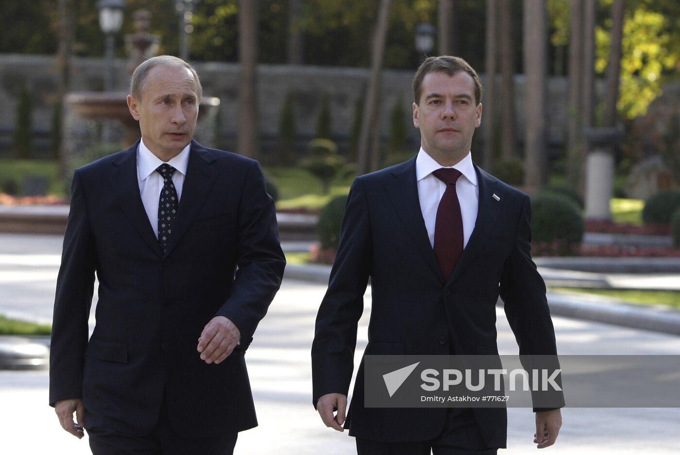 President Medvedev meets with Prime Minister Putin