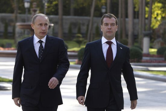 President Medvedev meets with Prime Minister Putin
