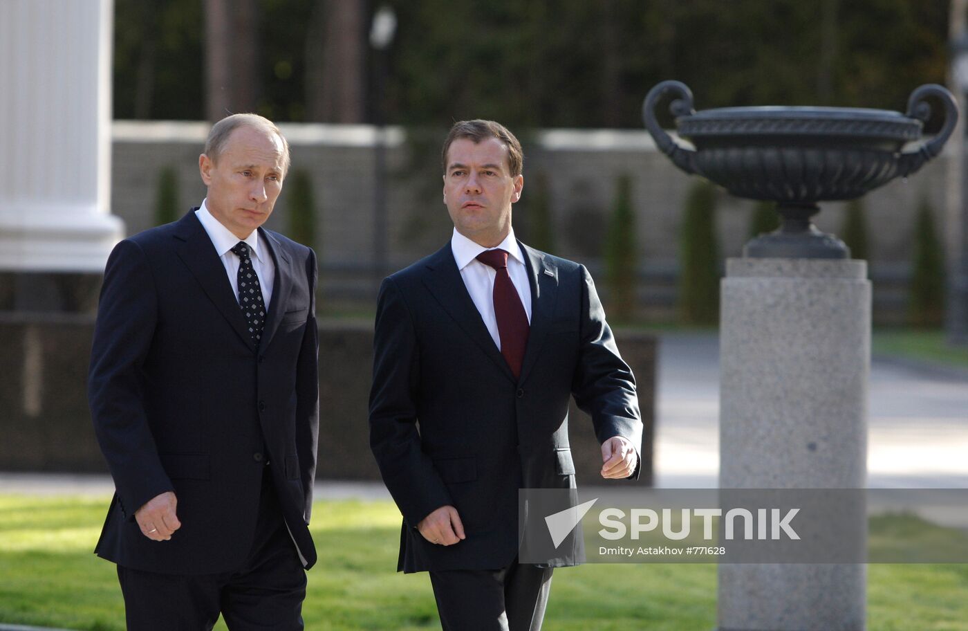 President Medvedev meets with Prime Minister Putin