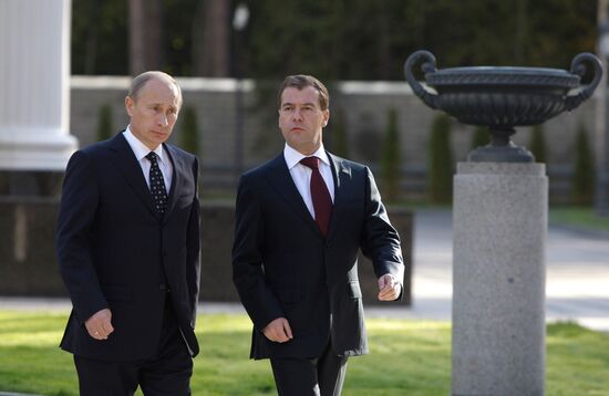 President Medvedev meets with Prime Minister Putin