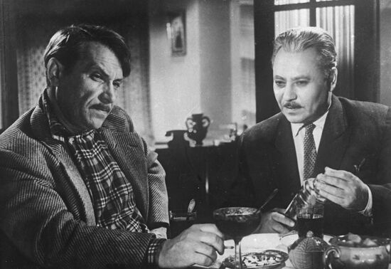 Mark Bernes and Lev Sverdlin in movie Night Patrol