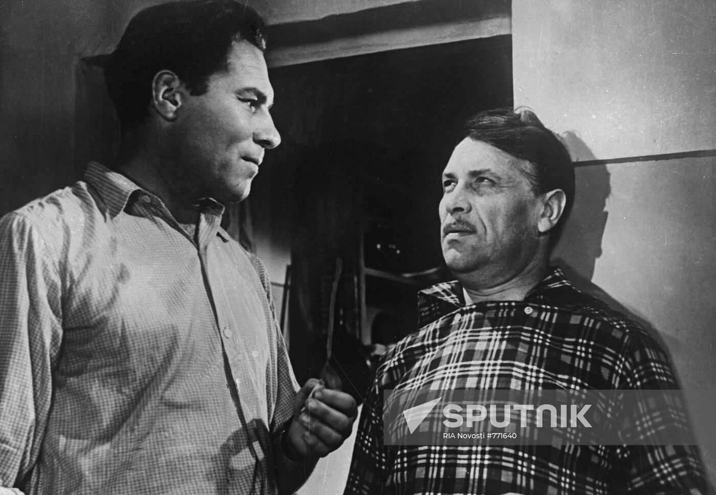 Mark Bernes and Yevgeny Burenkov in movie Night Patrol